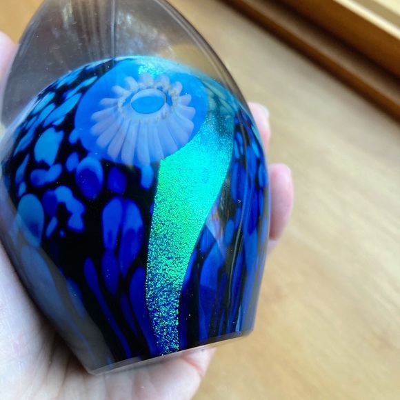 ROBERT EICKHOLT Art Glass Paperweight Egg Shaped Iridescent Sea Flowers Signed - Picture 12 of 15